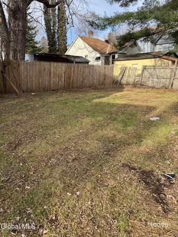 102 W 8th Avenue, Gloversville, NY 12078