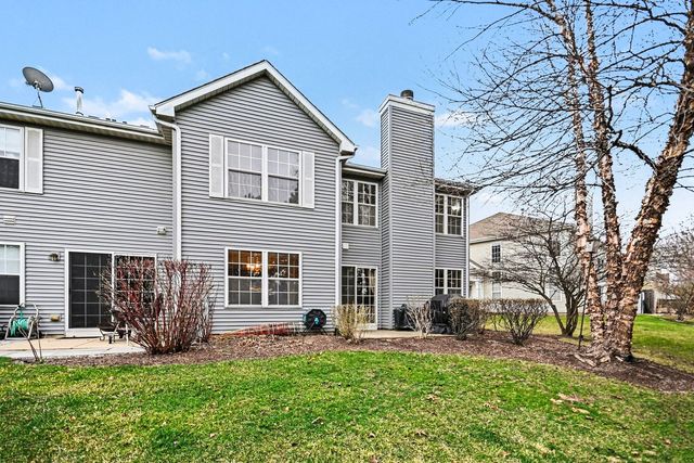 526 Lancaster Drive, Pingree Grove, IL 60140