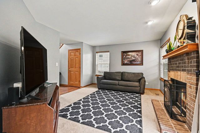 526 Lancaster Drive, Pingree Grove, IL 60140