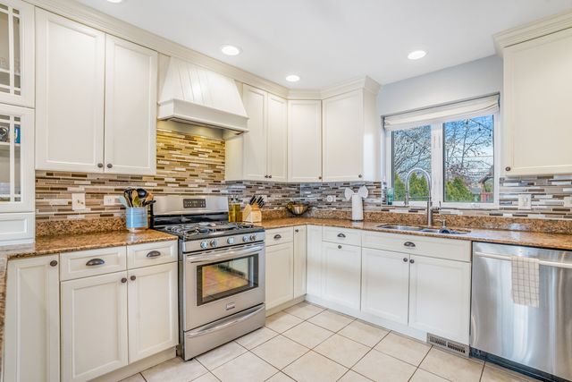 1907 Portsmouth Avenue, Westchester, IL 60154