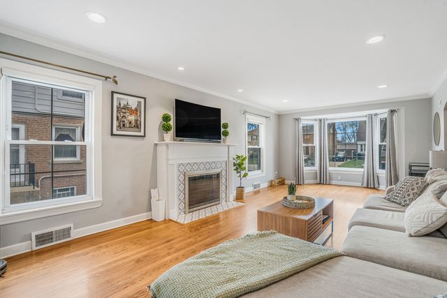 1907 Portsmouth Avenue, Westchester, IL 60154