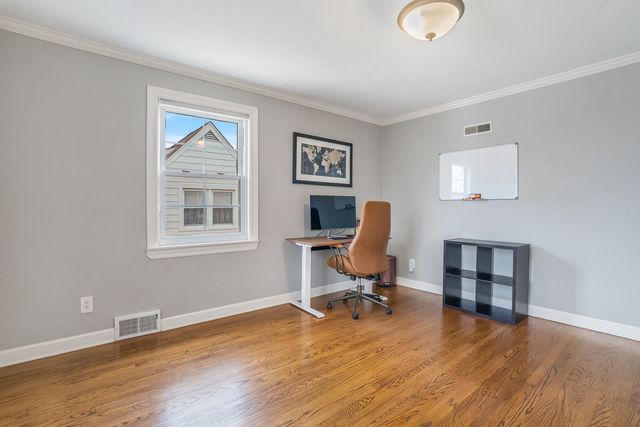 1907 Portsmouth Avenue, Westchester, IL 60154