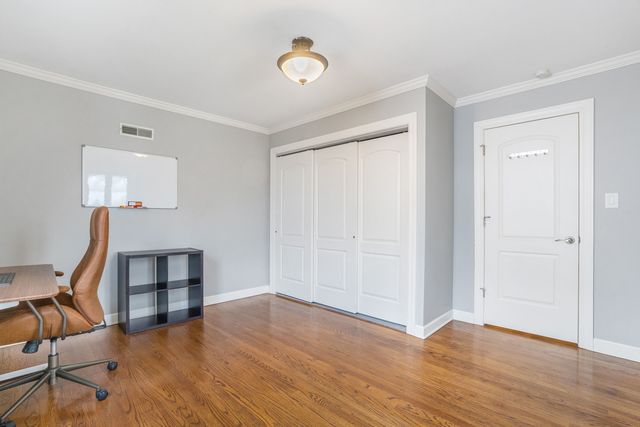 1907 Portsmouth Avenue, Westchester, IL 60154