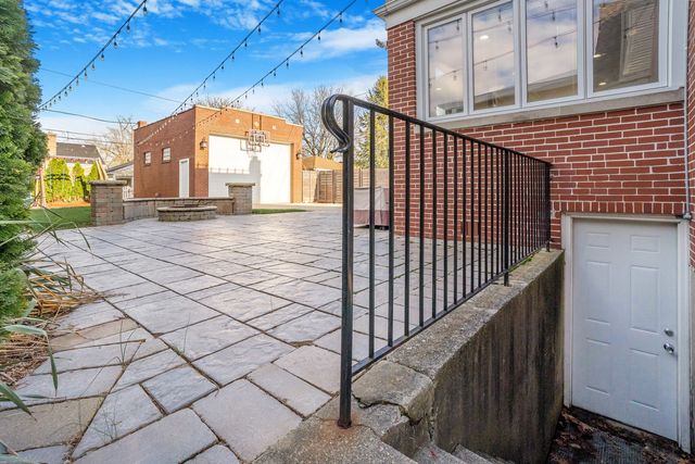 1907 Portsmouth Avenue, Westchester, IL 60154