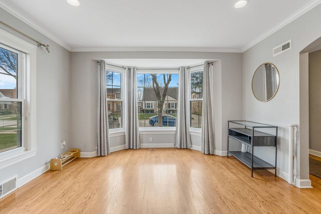 1907 Portsmouth Avenue, Westchester, IL 60154