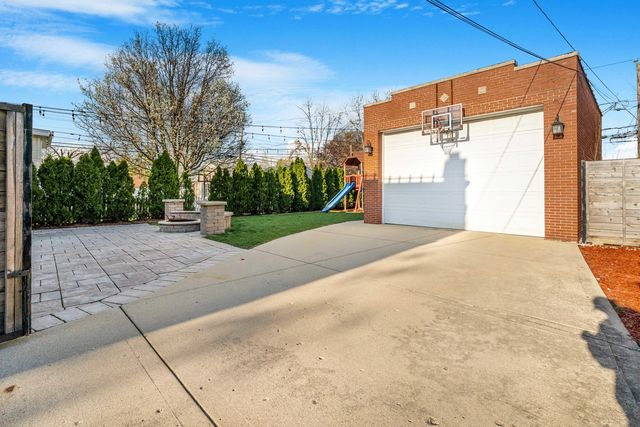 1907 Portsmouth Avenue, Westchester, IL 60154