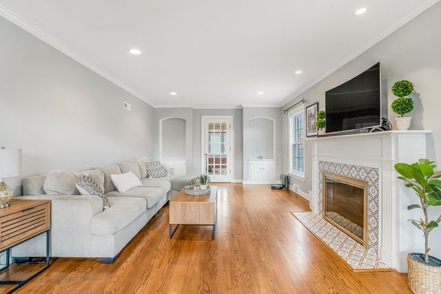 1907 Portsmouth Avenue, Westchester, IL 60154