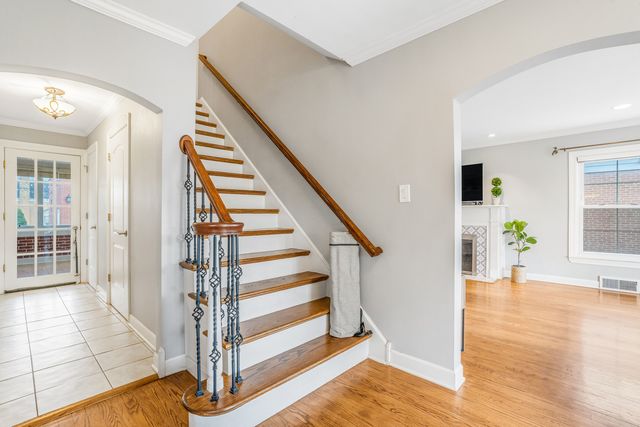 1907 Portsmouth Avenue, Westchester, IL 60154