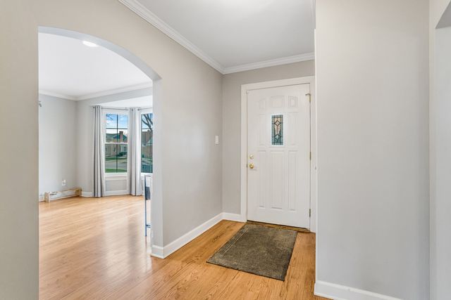 1907 Portsmouth Avenue, Westchester, IL 60154