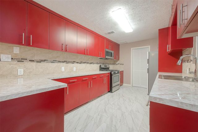 7022 Triola Lane, Houston, TX 77074