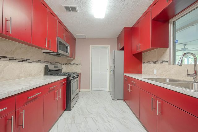 7022 Triola Lane, Houston, TX 77074