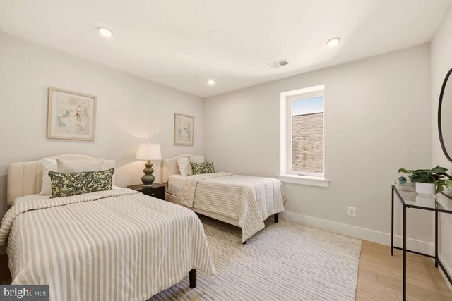 724 ROCK CREEK CHURCH RD NW, Washington, DC 20010