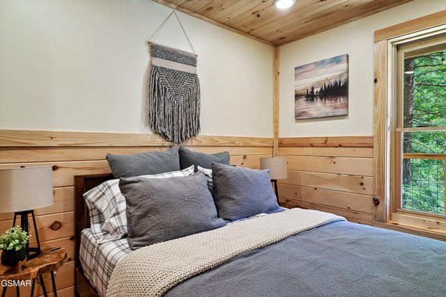 1633 Misty Hollow Way Way, Gatlinburg, TN 37738