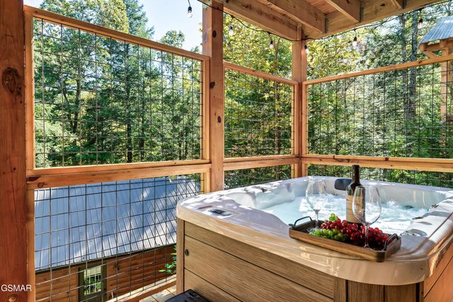 1633 Misty Hollow Way Way, Gatlinburg, TN 37738