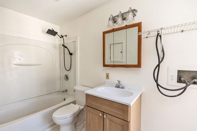 326 Lake Avenue, Manchester, NH 03103