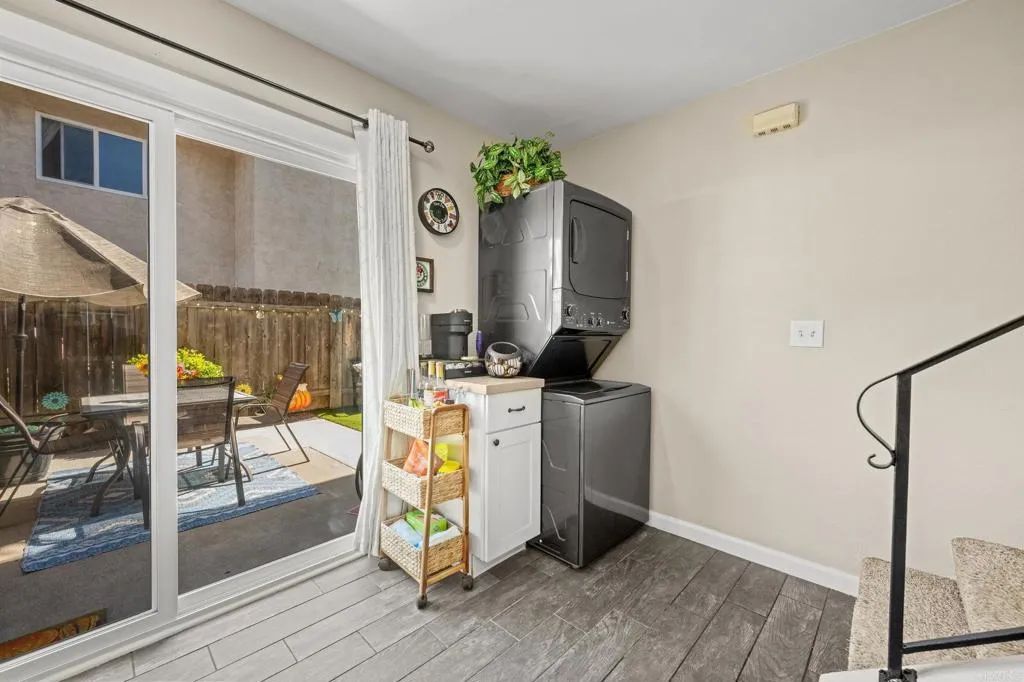 10323 Restful Ct, Santee, CA 92071