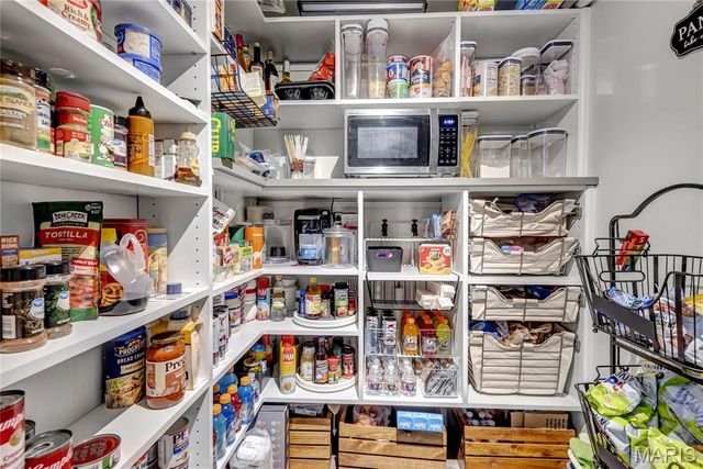 1730 Parktree Lane, St Louis, MO 63138