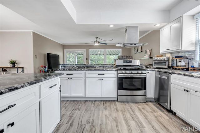 1730 Parktree Lane, St Louis, MO 63138