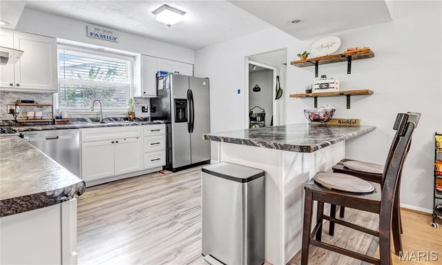 1730 Parktree Lane, St Louis, MO 63138