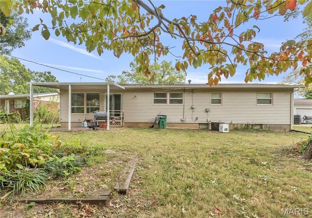 1730 Parktree Lane, St Louis, MO 63138