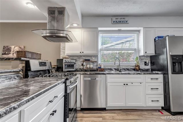 1730 Parktree Lane, St Louis, MO 63138