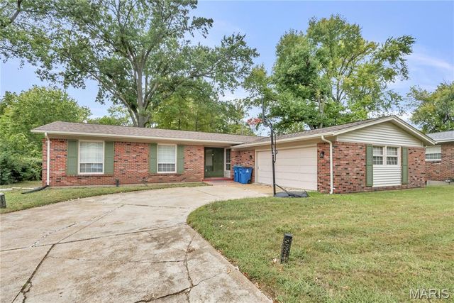 1730 Parktree Lane, St Louis, MO 63138