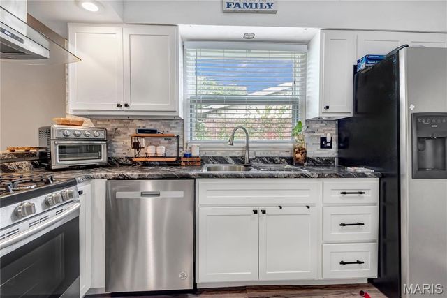 1730 Parktree Lane, St Louis, MO 63138