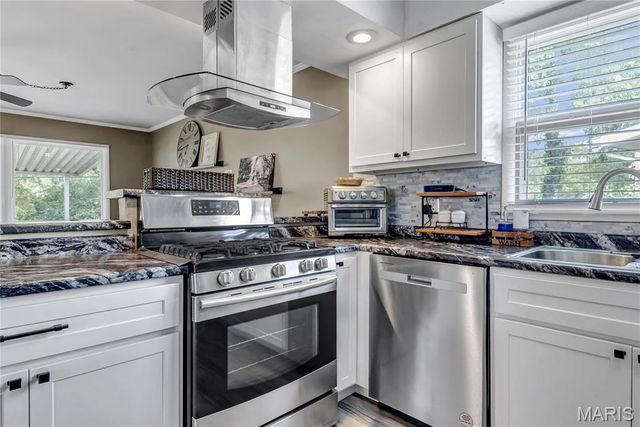 1730 Parktree Lane, St Louis, MO 63138