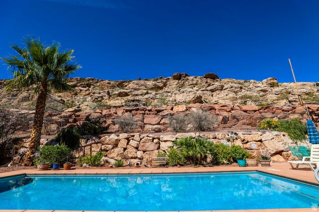 2317 E GREYSTONE DR, St. George, UT 84790