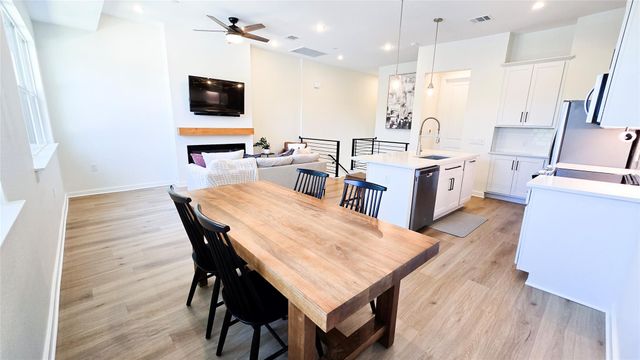 12001 Vista Parke DR 102, Austin, TX 78726