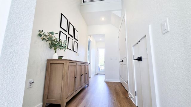 12001 Vista Parke DR 102, Austin, TX 78726