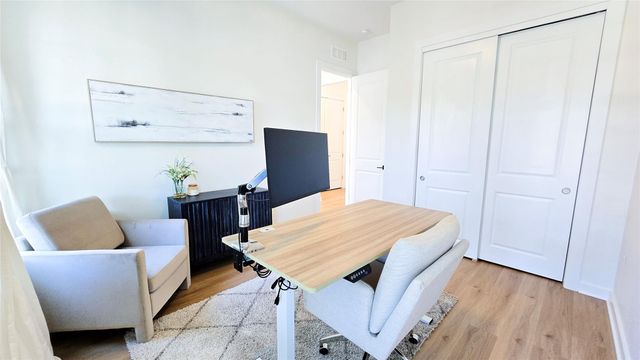12001 Vista Parke DR 102, Austin, TX 78726