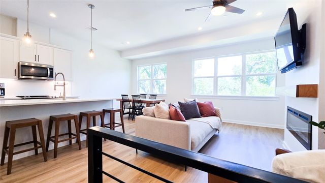 12001 Vista Parke DR 102, Austin, TX 78726