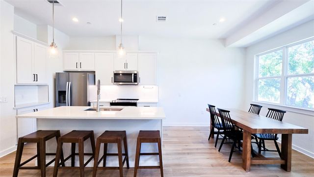 12001 Vista Parke DR 102, Austin, TX 78726