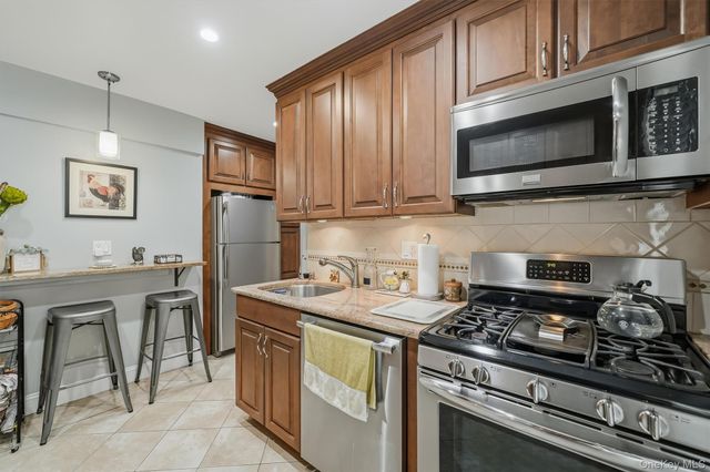 125 Bronx River Road 2F, Yonkers, NY 10704