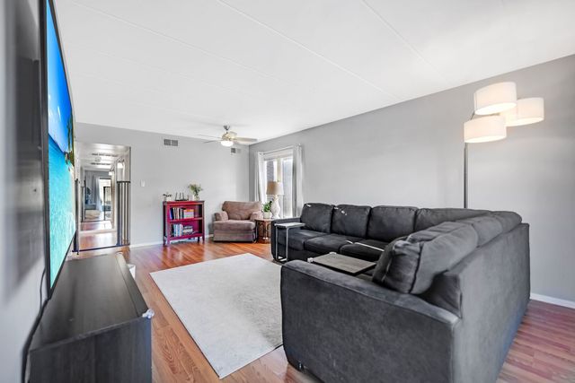 10411 S Komensky Avenue 101B, Oak Lawn, IL 60453