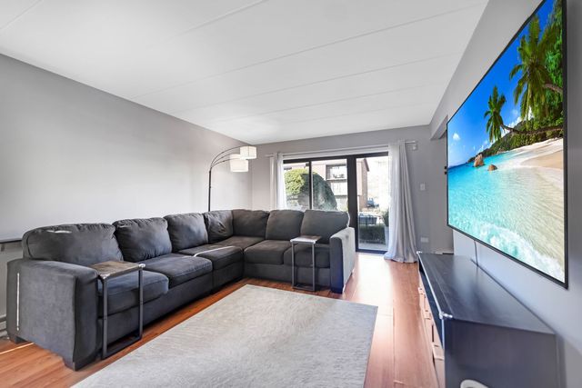 10411 S Komensky Avenue 101B, Oak Lawn, IL 60453