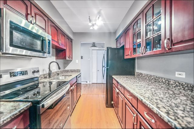 10411 S Komensky Avenue 101B, Oak Lawn, IL 60453