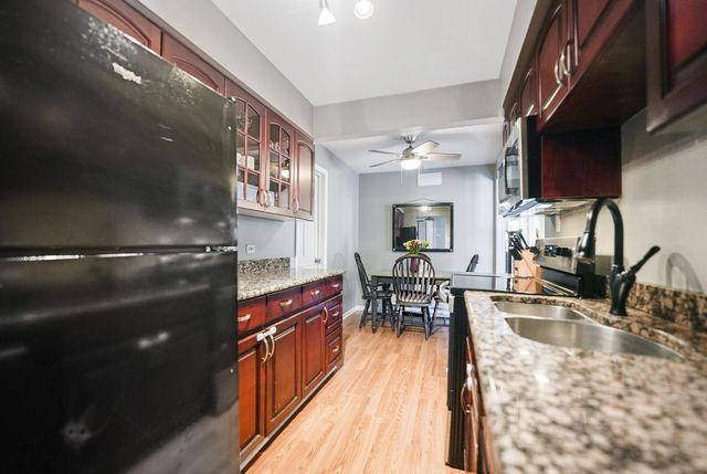 10411 S Komensky Avenue 101B, Oak Lawn, IL 60453