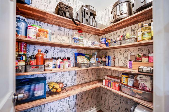 10411 S Komensky Avenue 101B, Oak Lawn, IL 60453