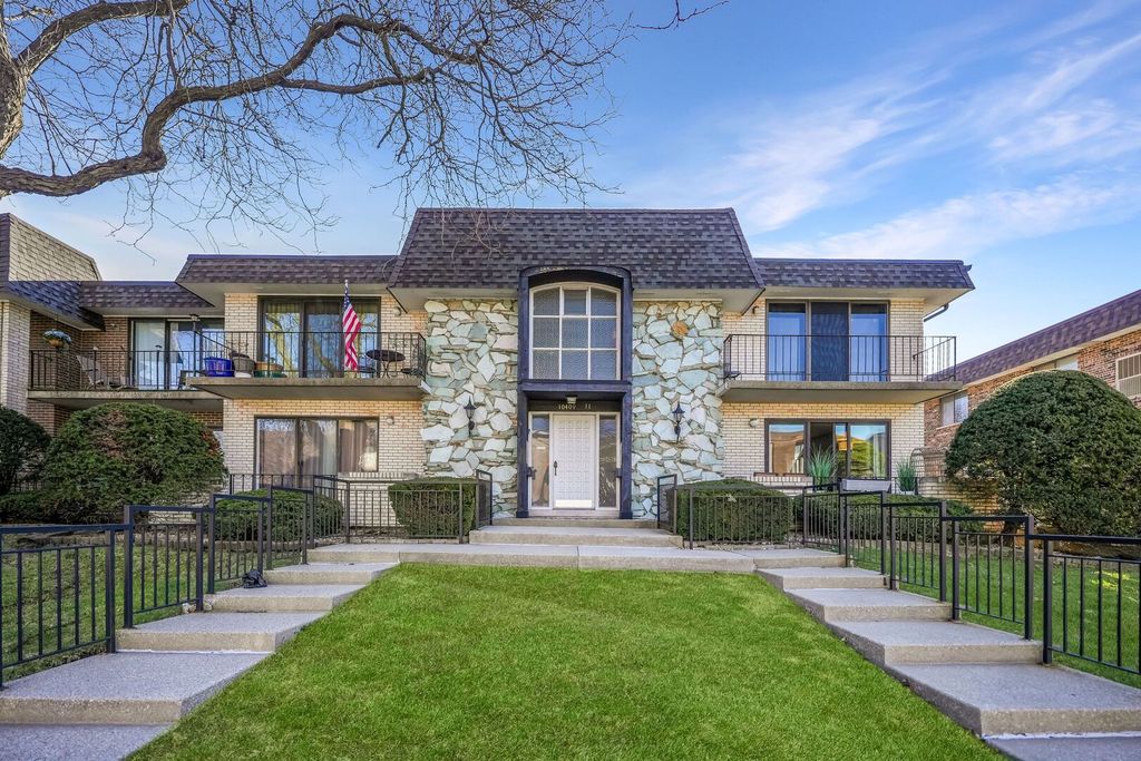 10411 S Komensky Avenue 101B, Oak Lawn, IL 60453