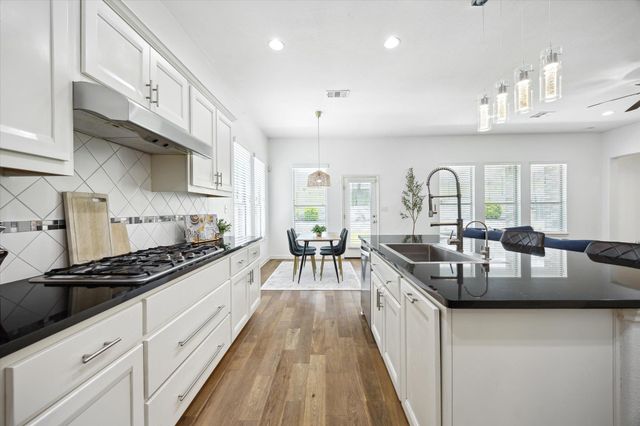 2216 Lookout Knoll DR, Leander, TX 78641