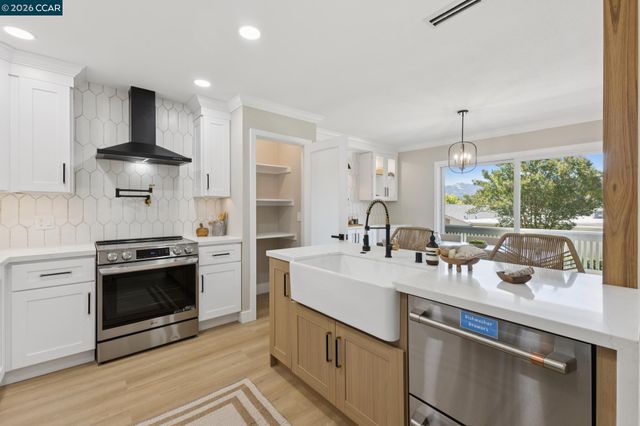 2101 Golden Rain Rd 14, Walnut Creek, CA 94595