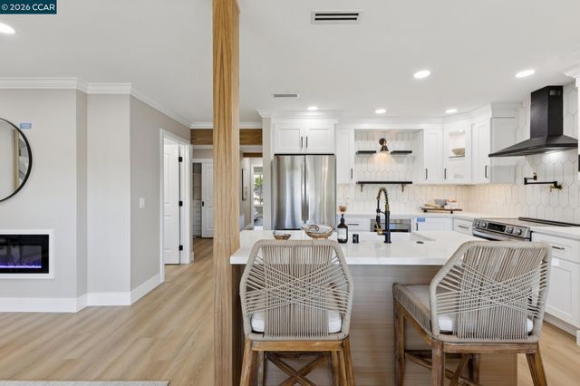 2101 Golden Rain Rd 14, Walnut Creek, CA 94595