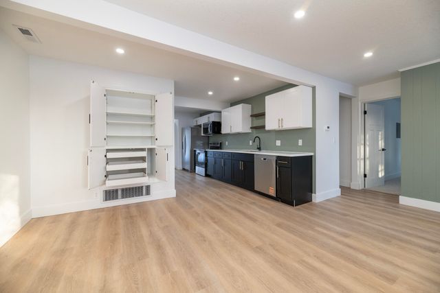 7600 N Riverview Drive, Cooper Twp, MI 49004