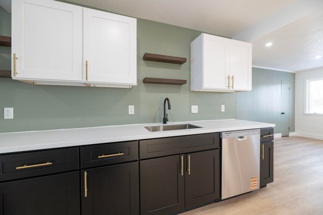 7600 N Riverview Drive, Cooper Twp, MI 49004