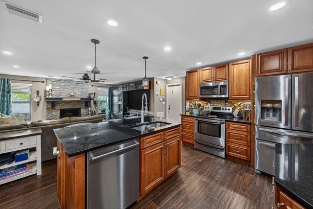 9696 NW 28th Place, Coral Springs, FL 33065