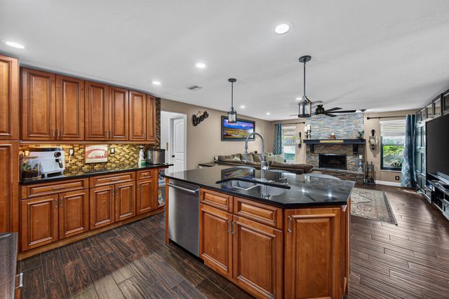 9696 NW 28th Place, Coral Springs, FL 33065