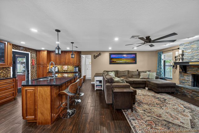 9696 NW 28th Place, Coral Springs, FL 33065