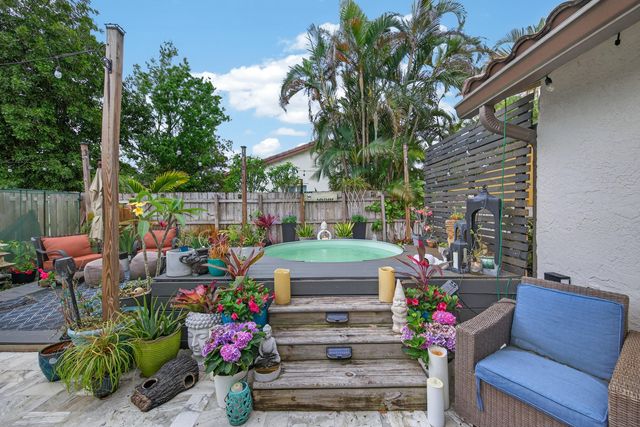 9696 NW 28th Place, Coral Springs, FL 33065